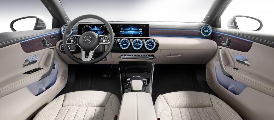 Торпедо Mercedes-Benz A-Class Sedan (V177) 2018 года  (WW) (фото 8 из 19)
